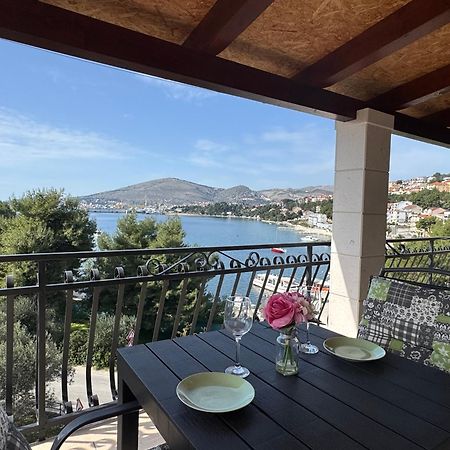 Apartments Villa Mirella 20 M From The Sea - Free Parking 特罗吉尔 外观 照片