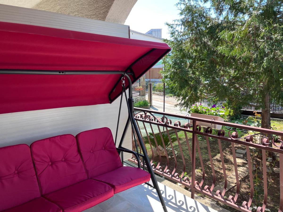 Apartments Villa Mirella 20 M From The Sea - Free Parking 特罗吉尔 外观 照片