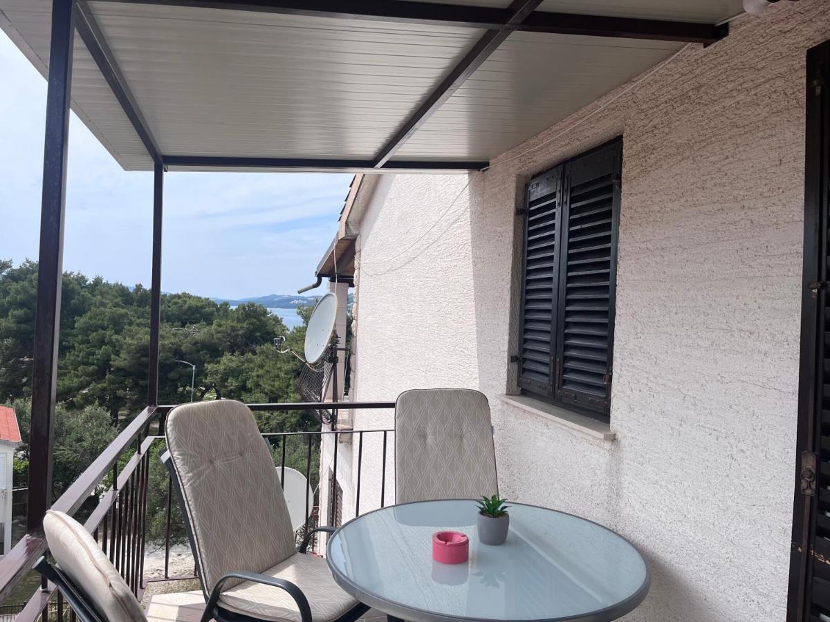 Apartments Villa Mirella 20 M From The Sea - Free Parking 特罗吉尔 外观 照片