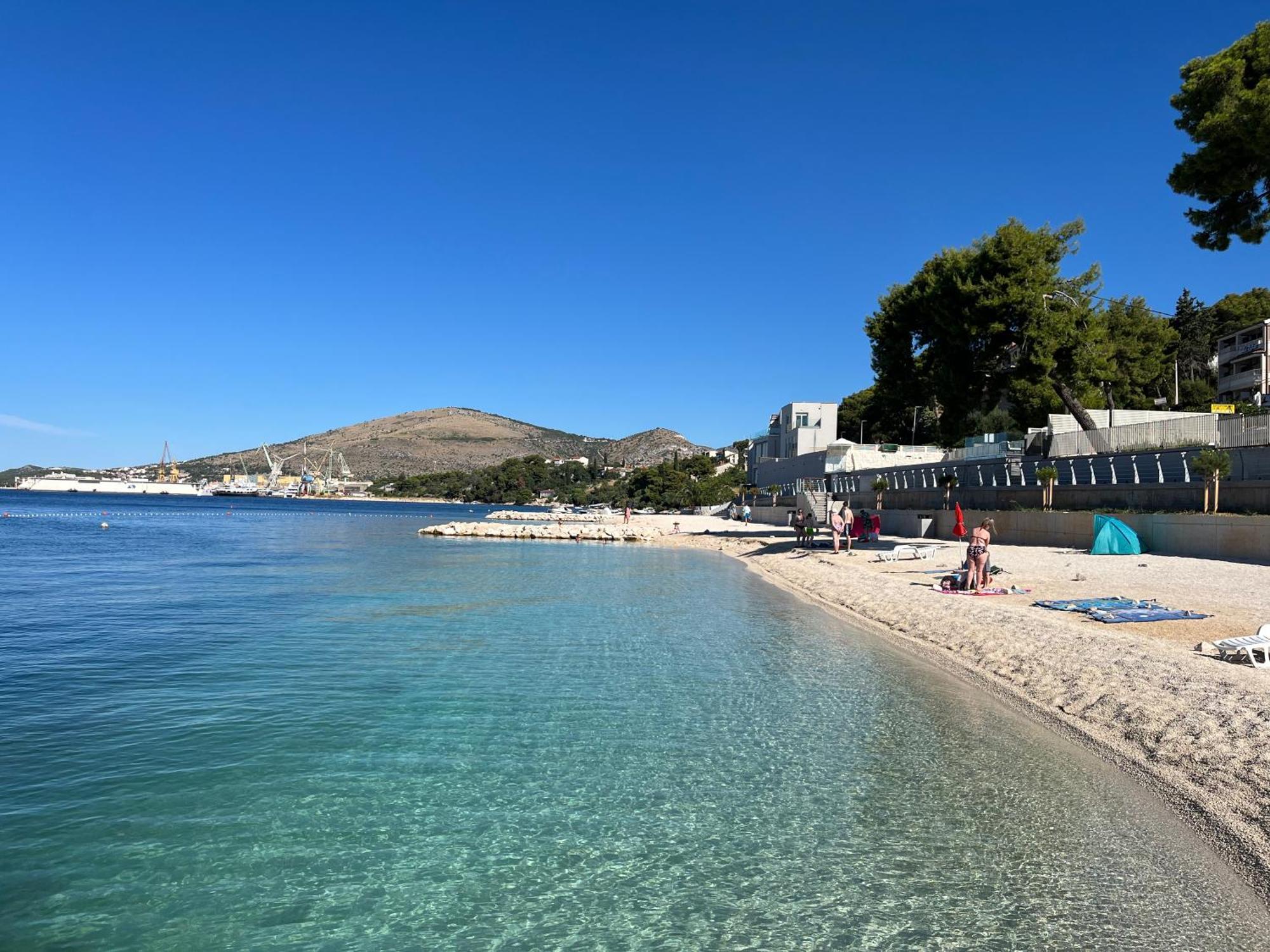 Apartments Villa Mirella 20 M From The Sea - Free Parking 特罗吉尔 外观 照片