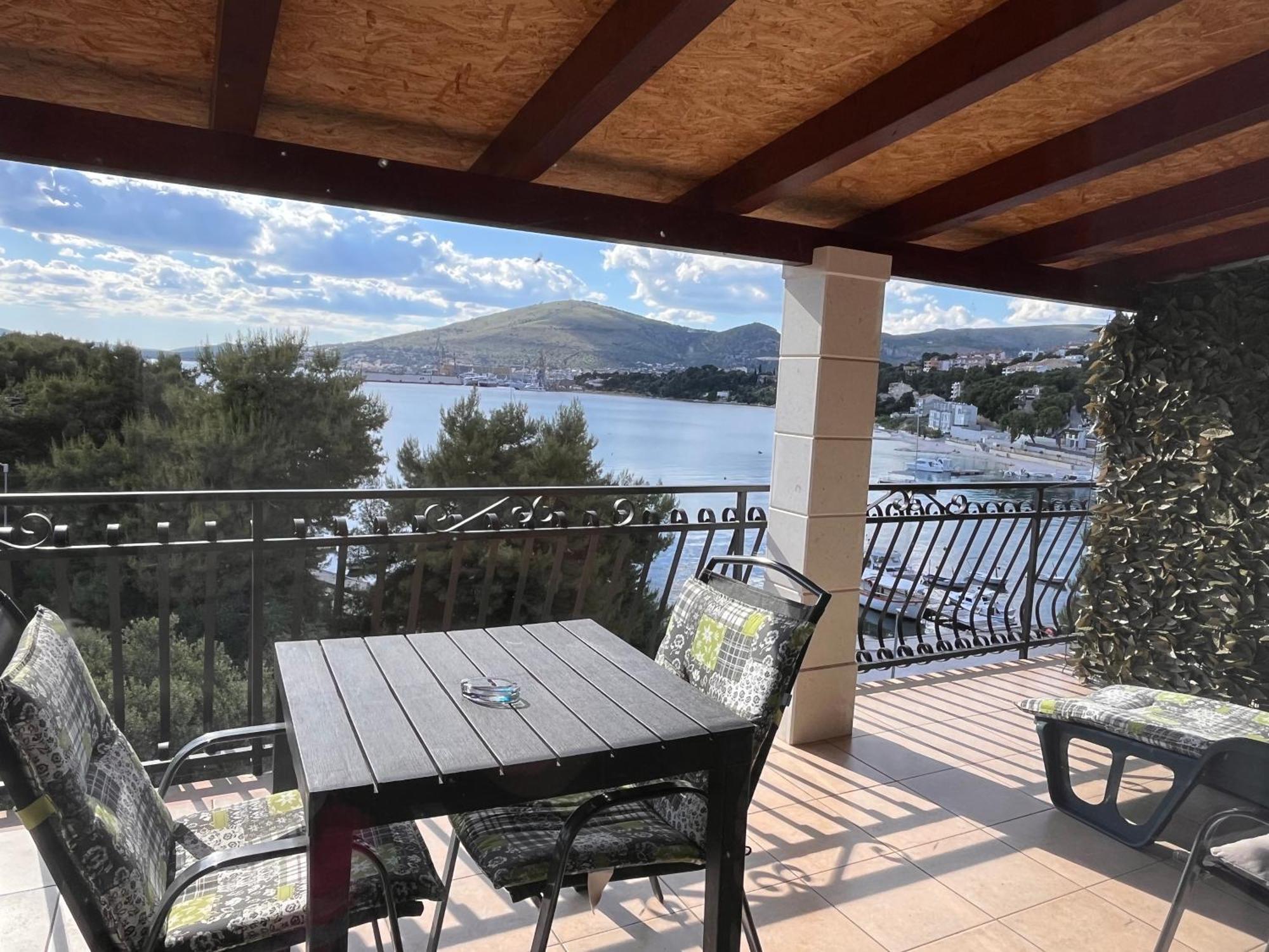 Apartments Villa Mirella 20 M From The Sea - Free Parking 特罗吉尔 外观 照片