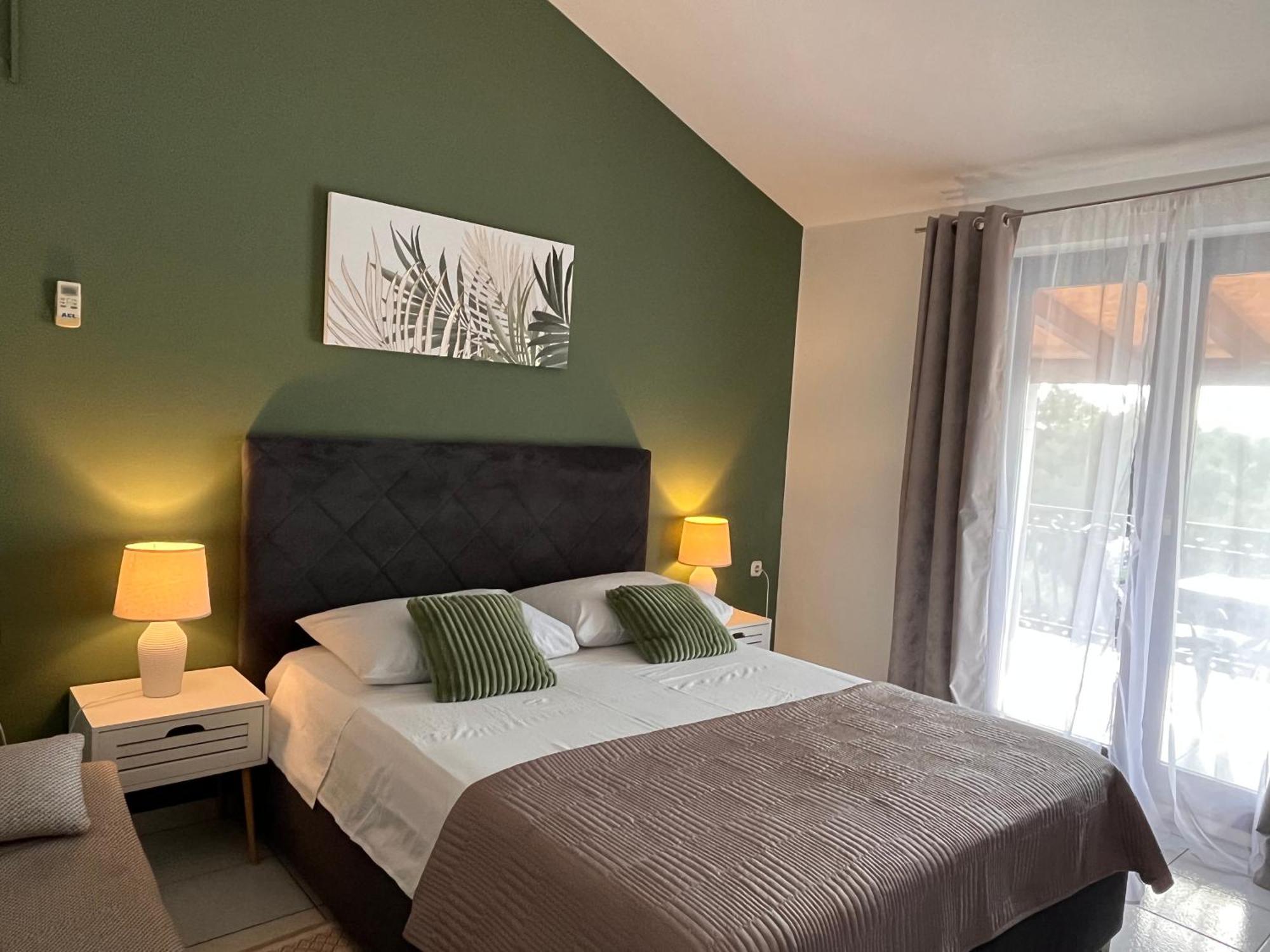 Apartments Villa Mirella 20 M From The Sea - Free Parking 特罗吉尔 外观 照片