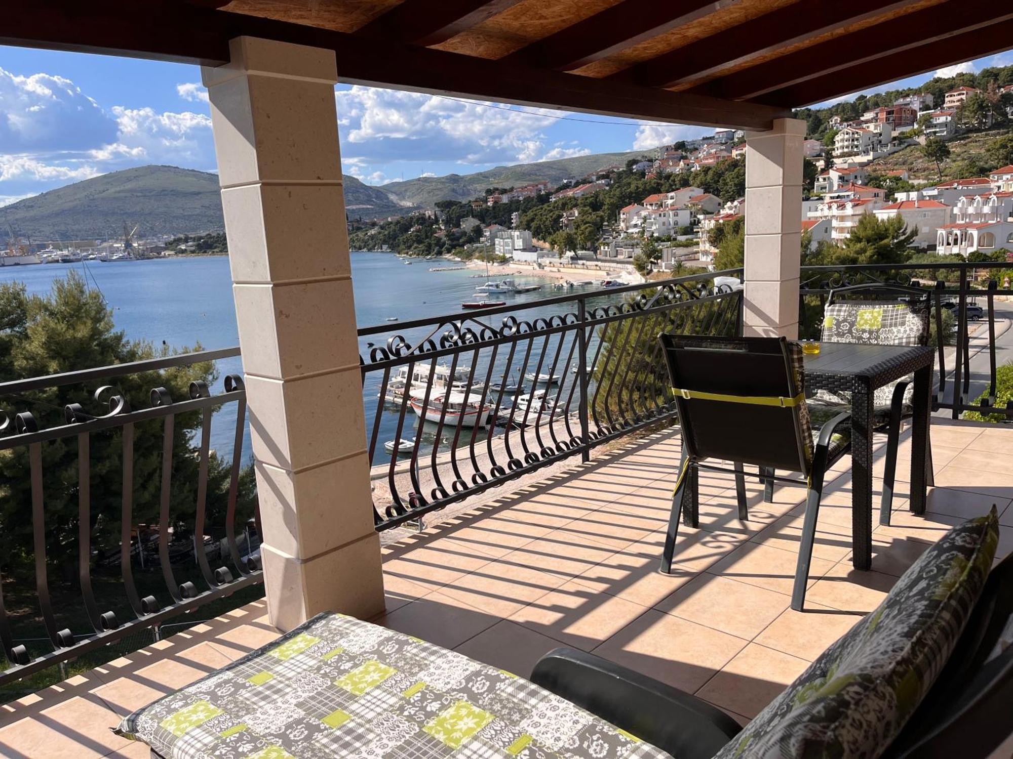 Apartments Villa Mirella 20 M From The Sea - Free Parking 特罗吉尔 外观 照片