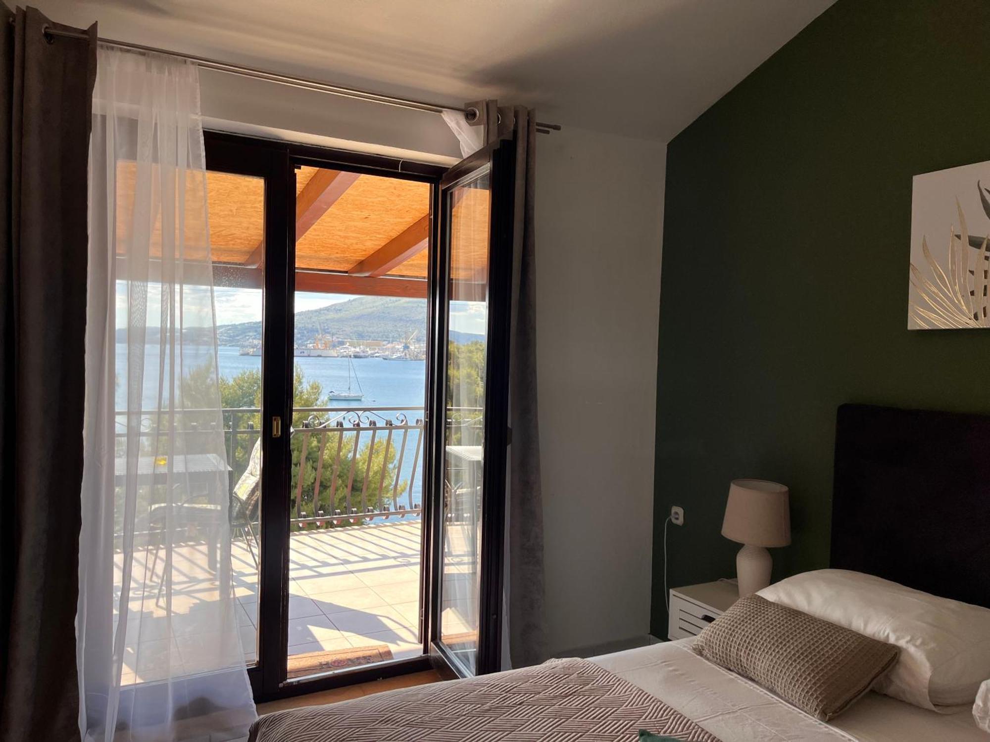 Apartments Villa Mirella 20 M From The Sea - Free Parking 特罗吉尔 外观 照片