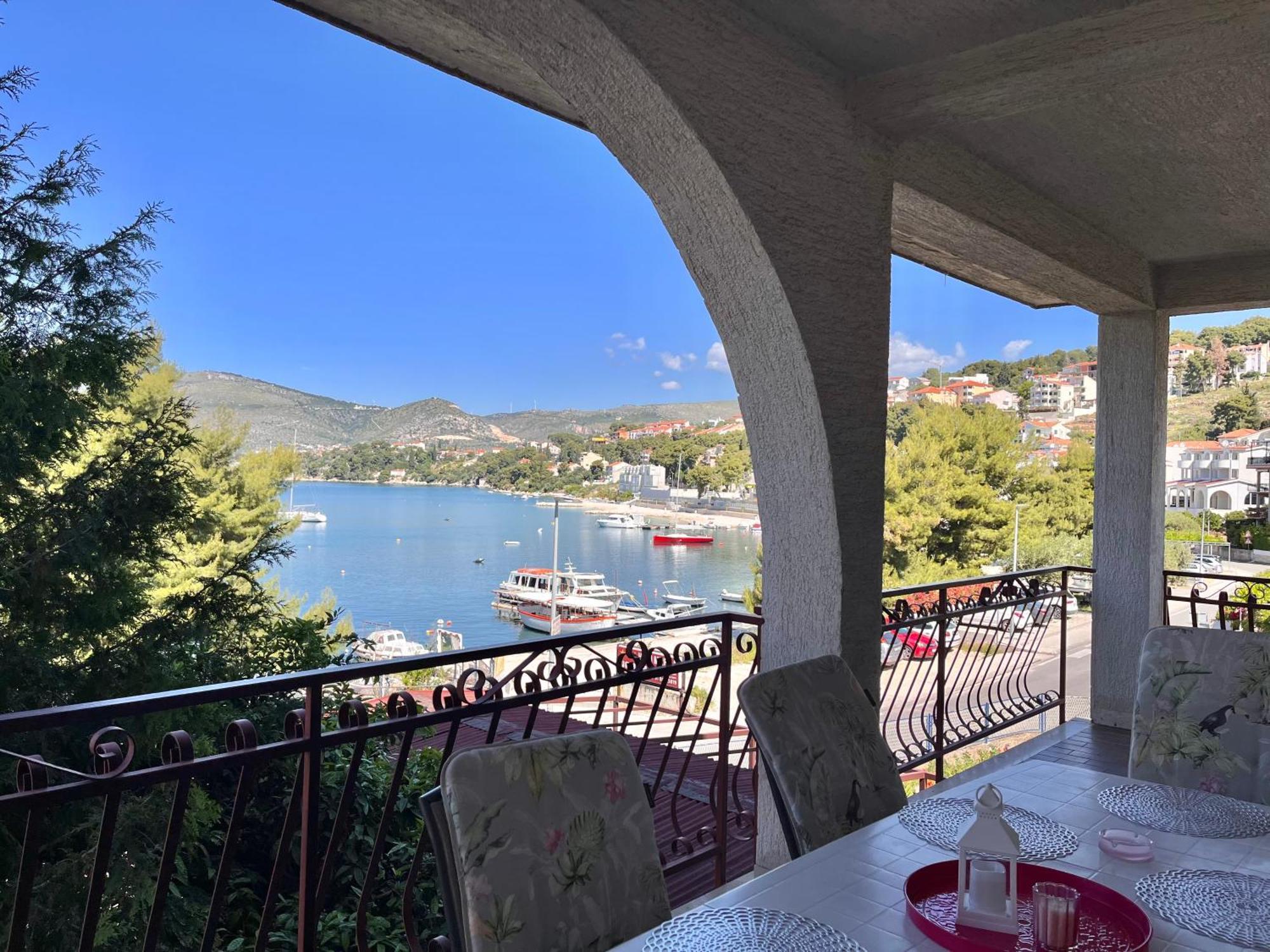 Apartments Villa Mirella 20 M From The Sea - Free Parking 特罗吉尔 外观 照片