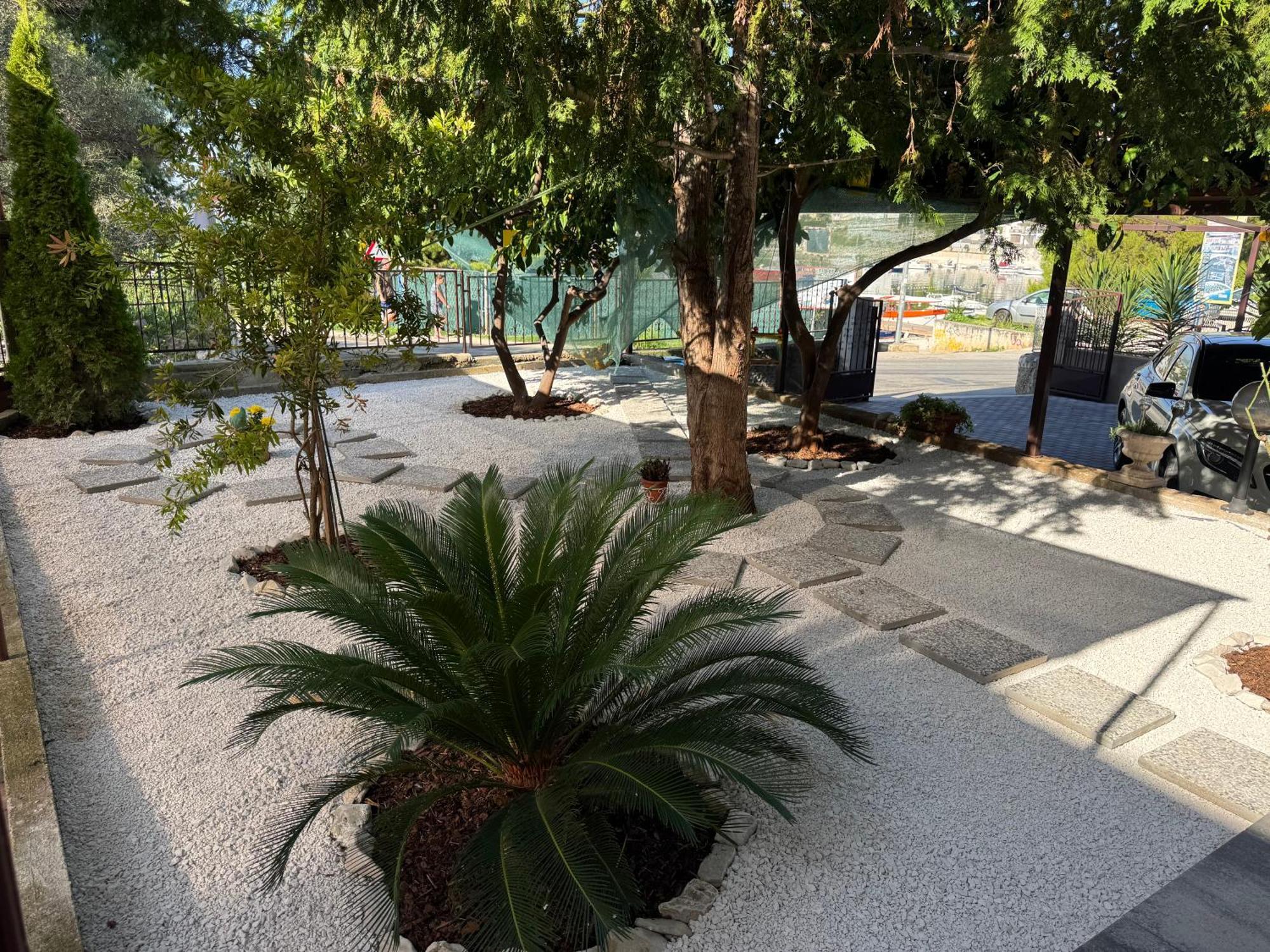 Apartments Villa Mirella 20 M From The Sea - Free Parking 特罗吉尔 外观 照片