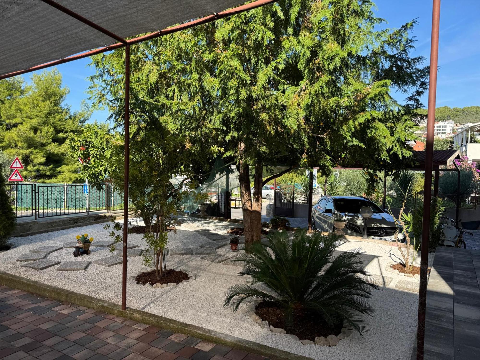 Apartments Villa Mirella 20 M From The Sea - Free Parking 特罗吉尔 外观 照片